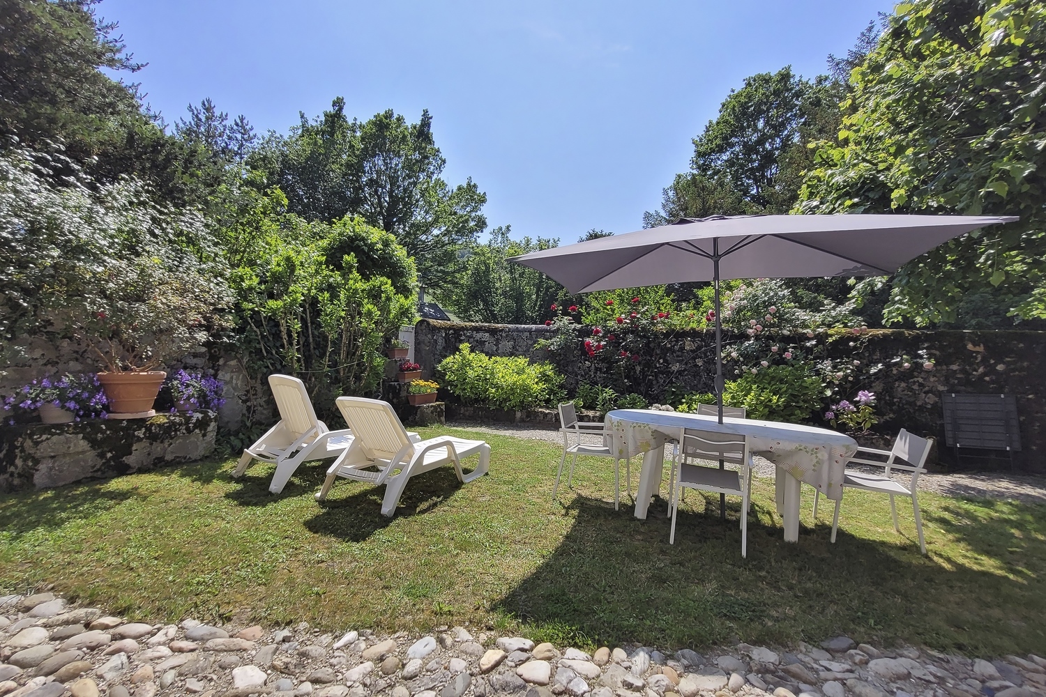 terrasse jardin gite en manoir historique