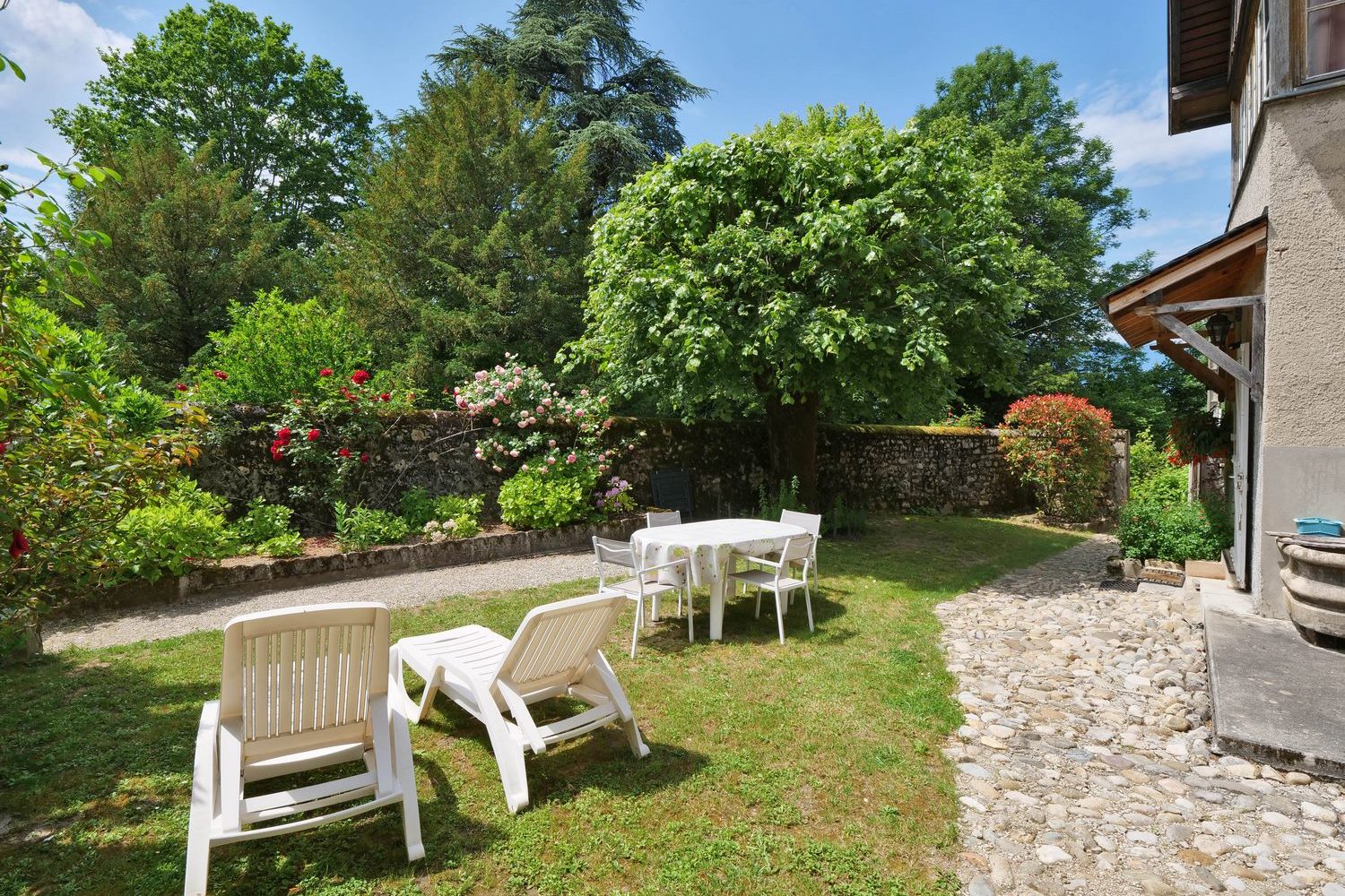 terrasse ensoleillée du gite